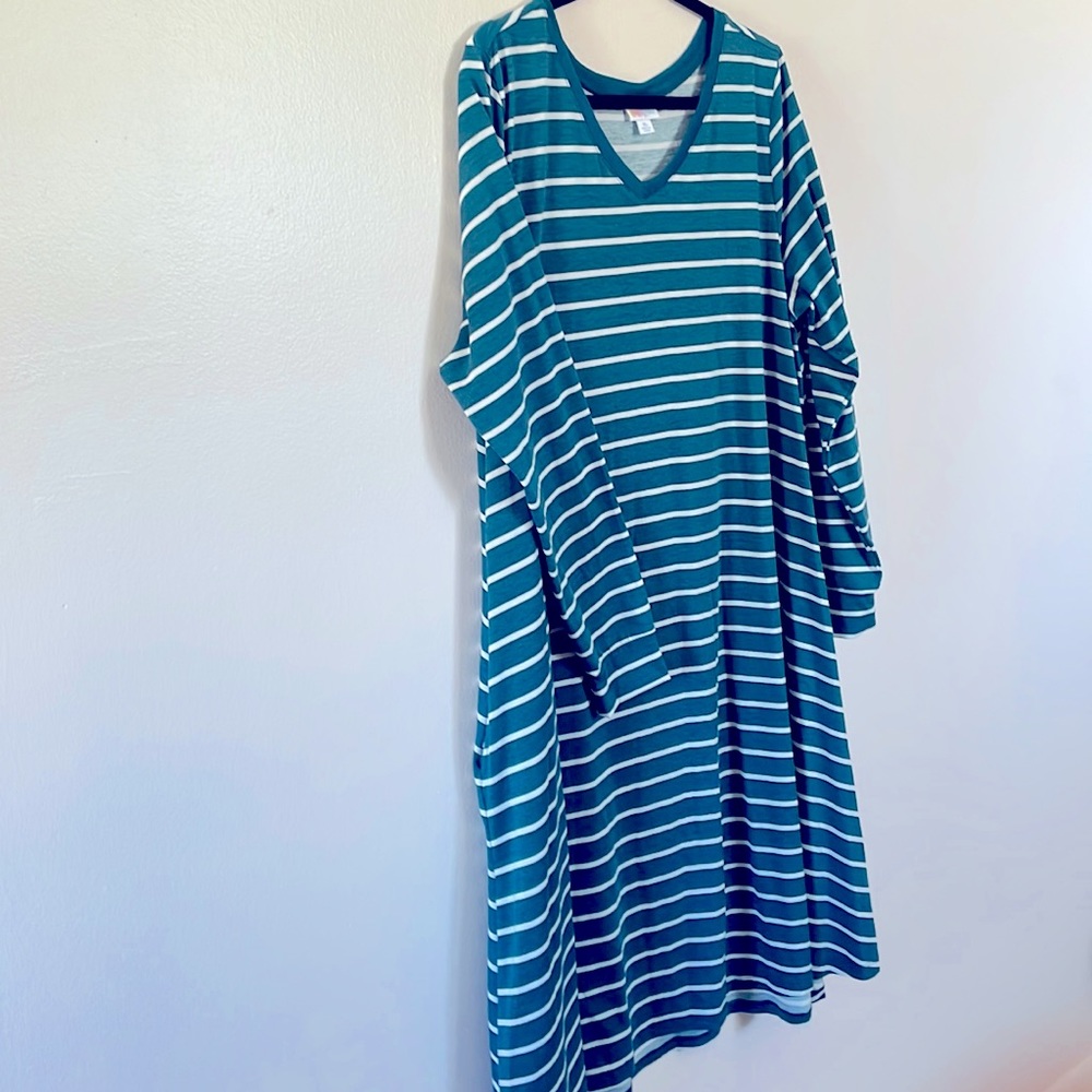 Great Teal Lularoe dress with pockets!